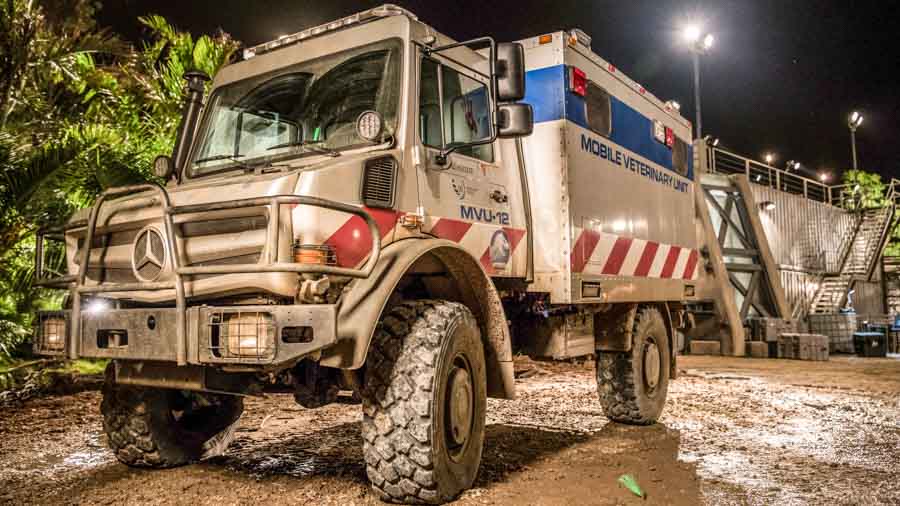 Mercedes-Benz_Unimog_Jurassic_World_(4)
