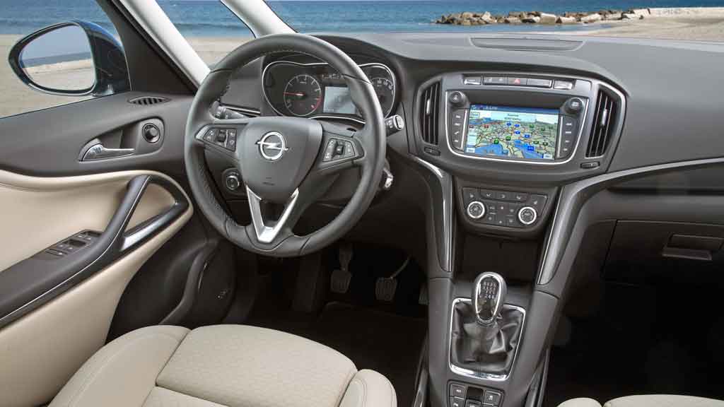 Nuova_Opel_Zafira_plancia