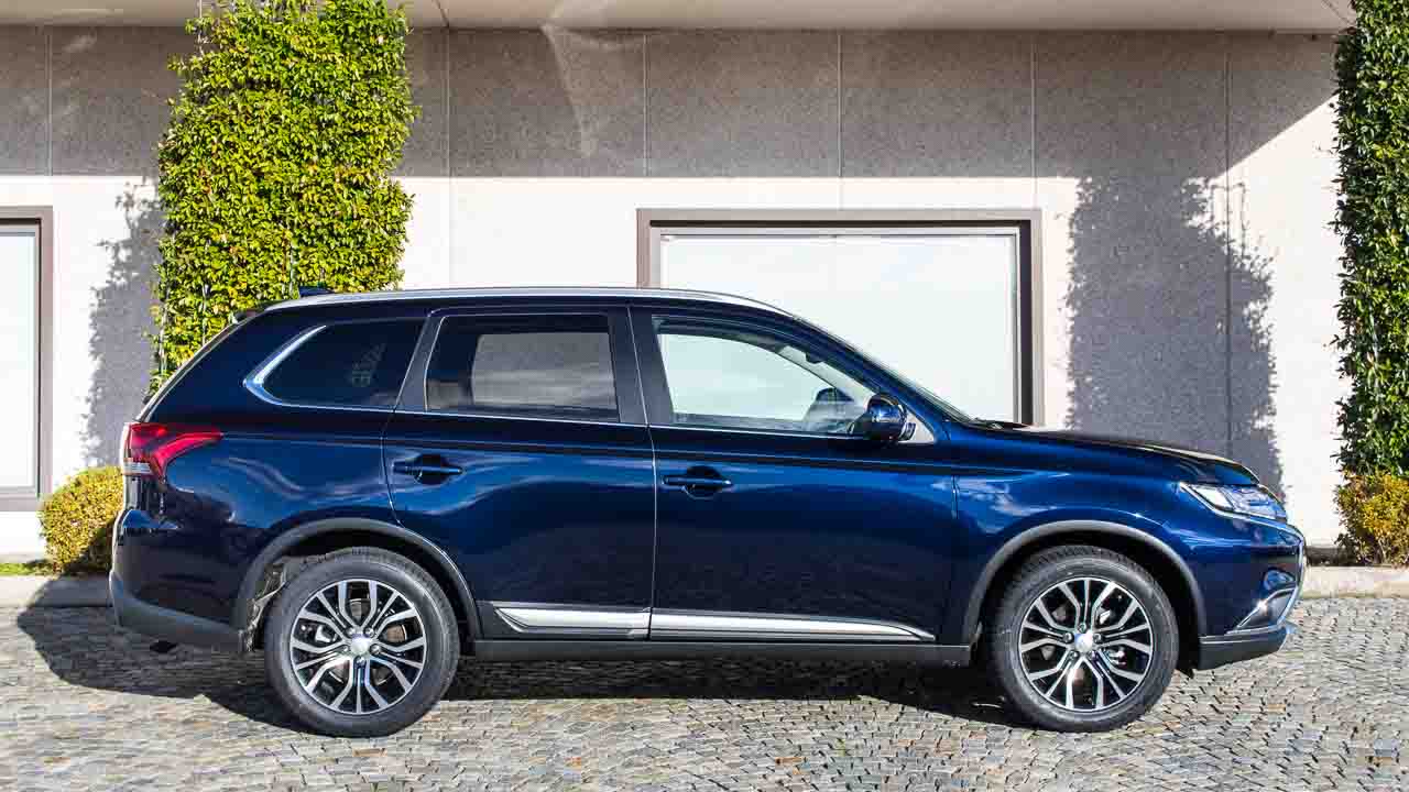 mitsubishi-oultander-awd-1