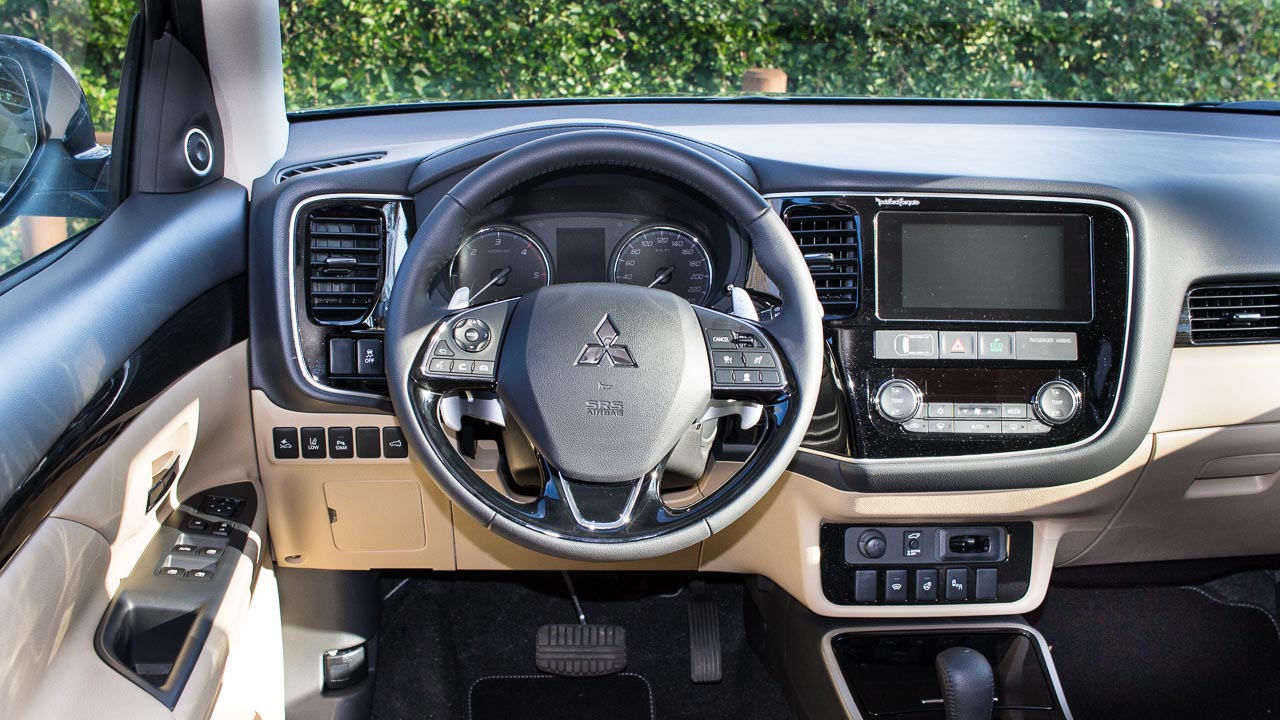 mitsubishi-oultander-awd-12