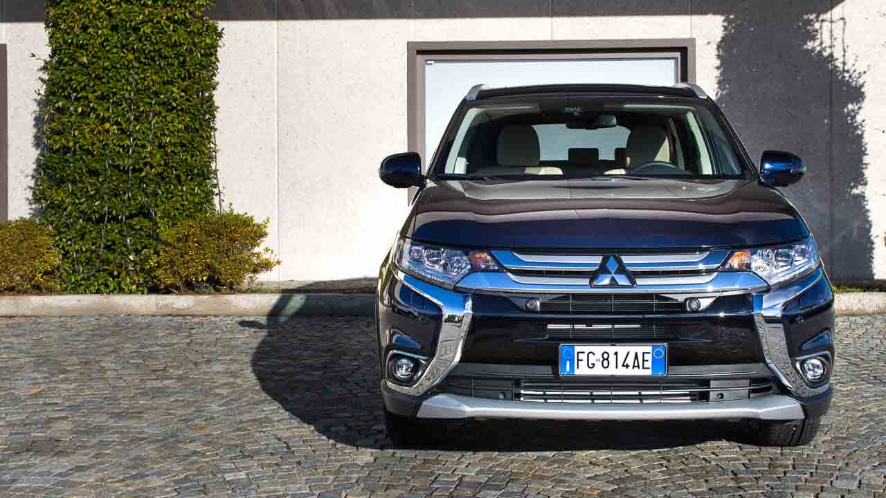 mitsubishi-oultander-awd-2