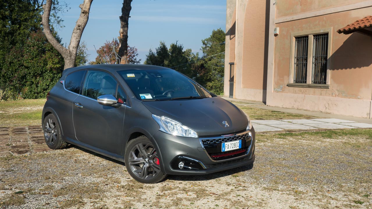 peugeot-208-gti-1