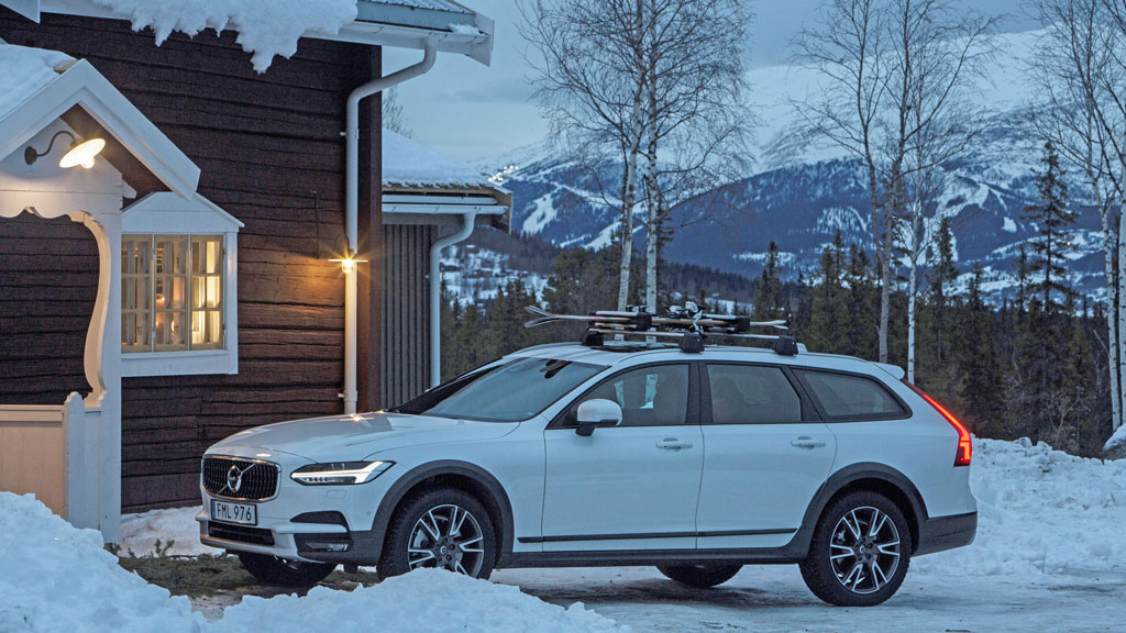 203736_Volvo_V90_Cross_Country_by_the_Get_Away_Lodge