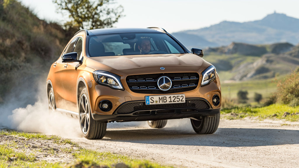 Mercedes-Benz_GLA_(44)