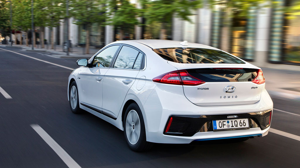 IONIQ-Plug-in-Hybrid-(2)