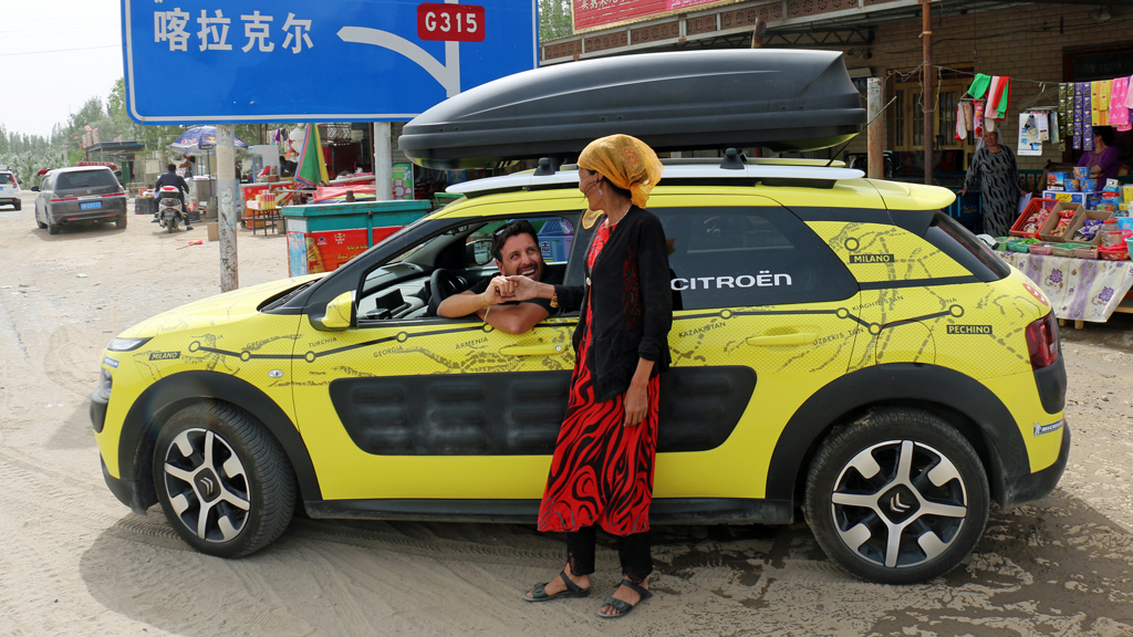 citroen c4 cactus avventura gialla 2