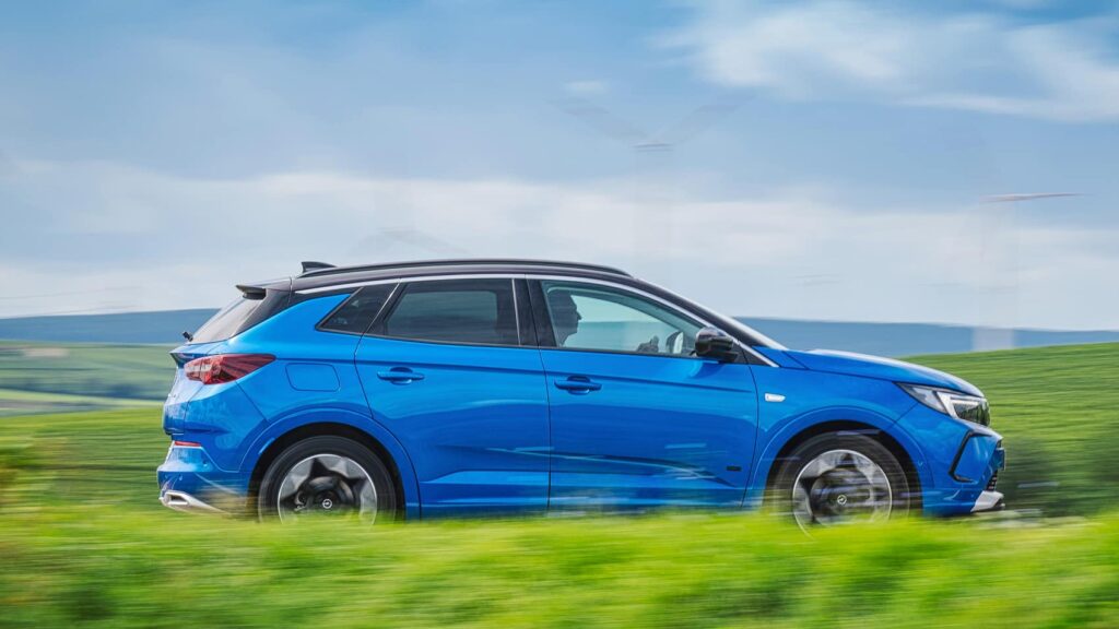 fiancata opel grandland