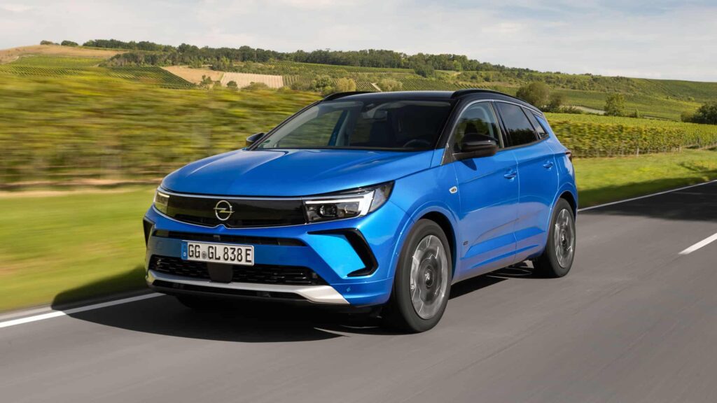 opel grandland su strada