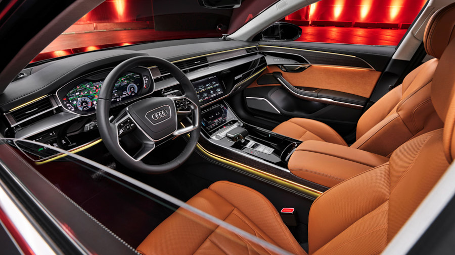 abitacolo audi a8