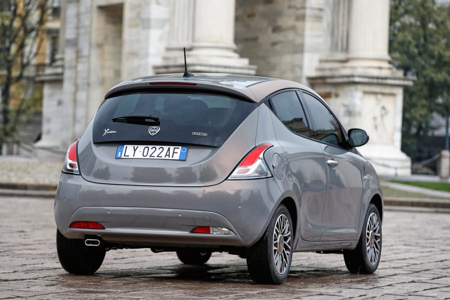 lancia ypsilon alberta ferretti