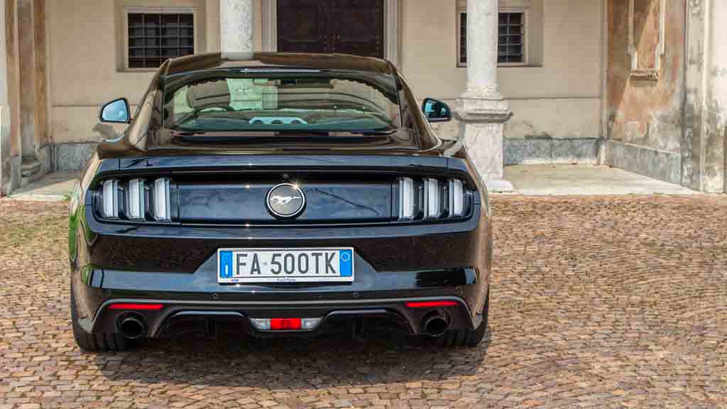 ford mustang retro