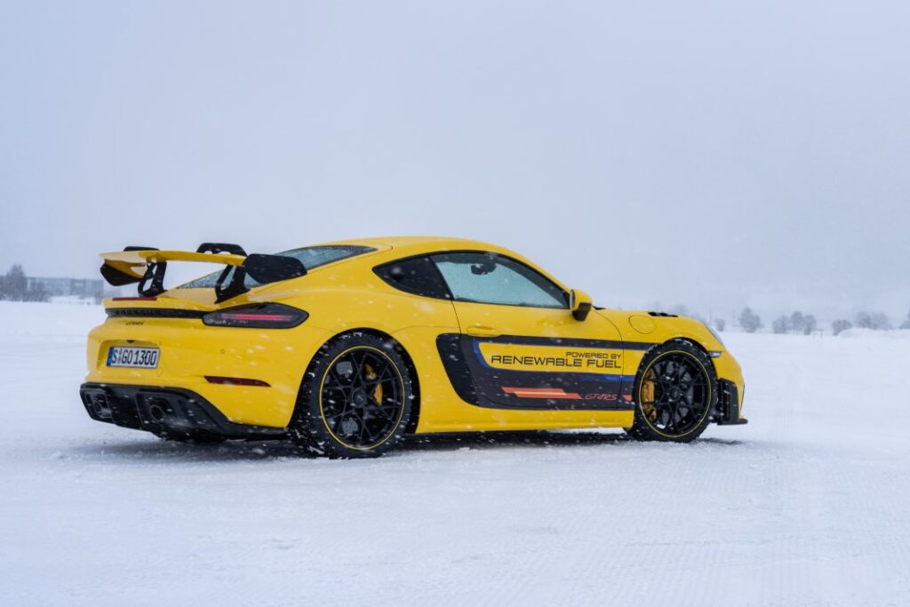 718 Cayman GT4 RS retro