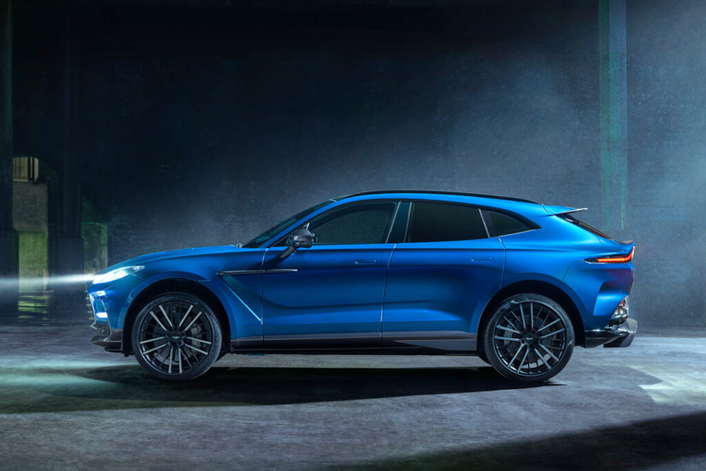 Aston Martin DBX707
