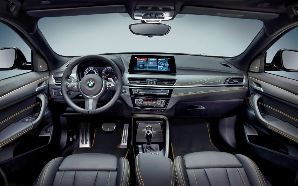 BMW X2 Edition GoldPlay plancia