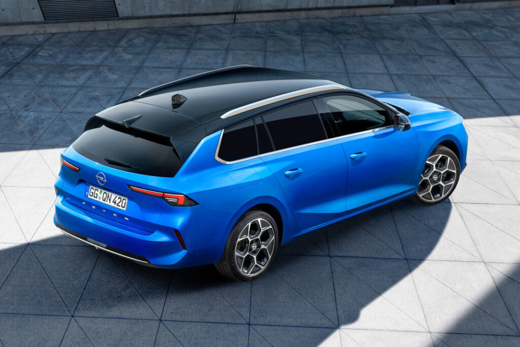 opel astra sports tourer posteriore