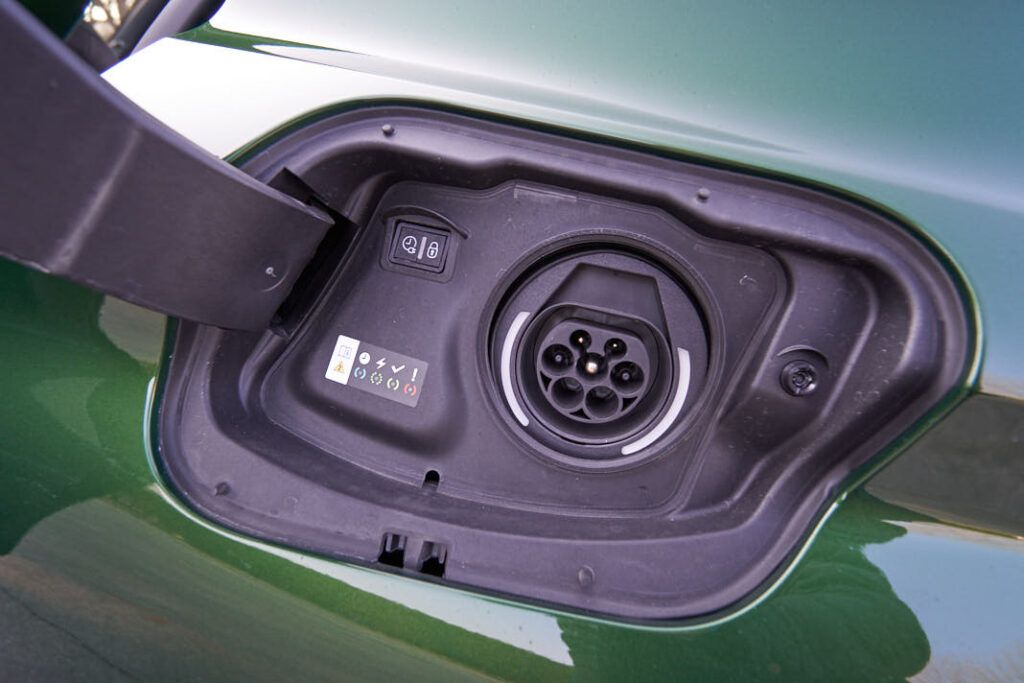 peugeot 308 hybrid ricarica