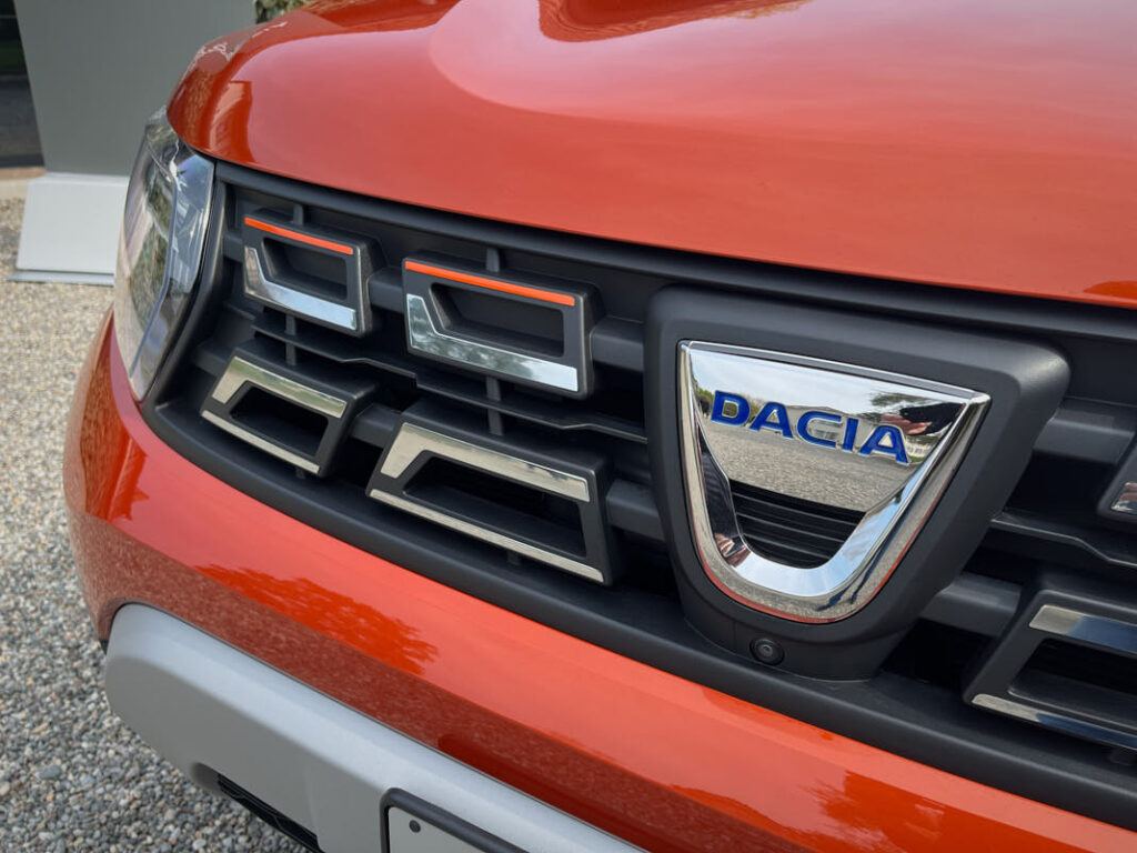 dacia duster extreme calandra