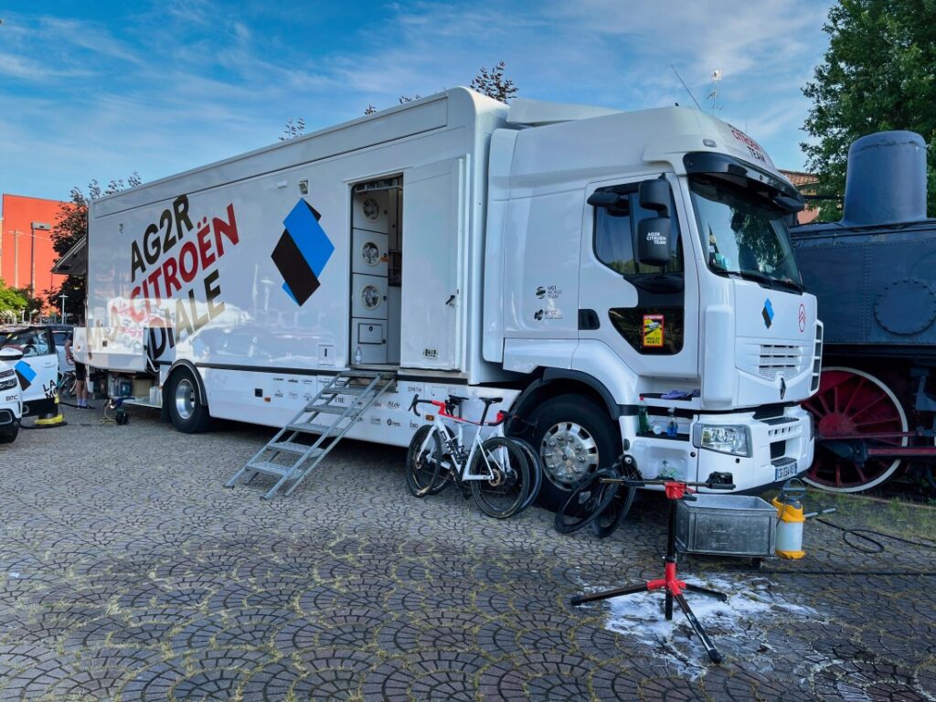camion officina ag2r citroen