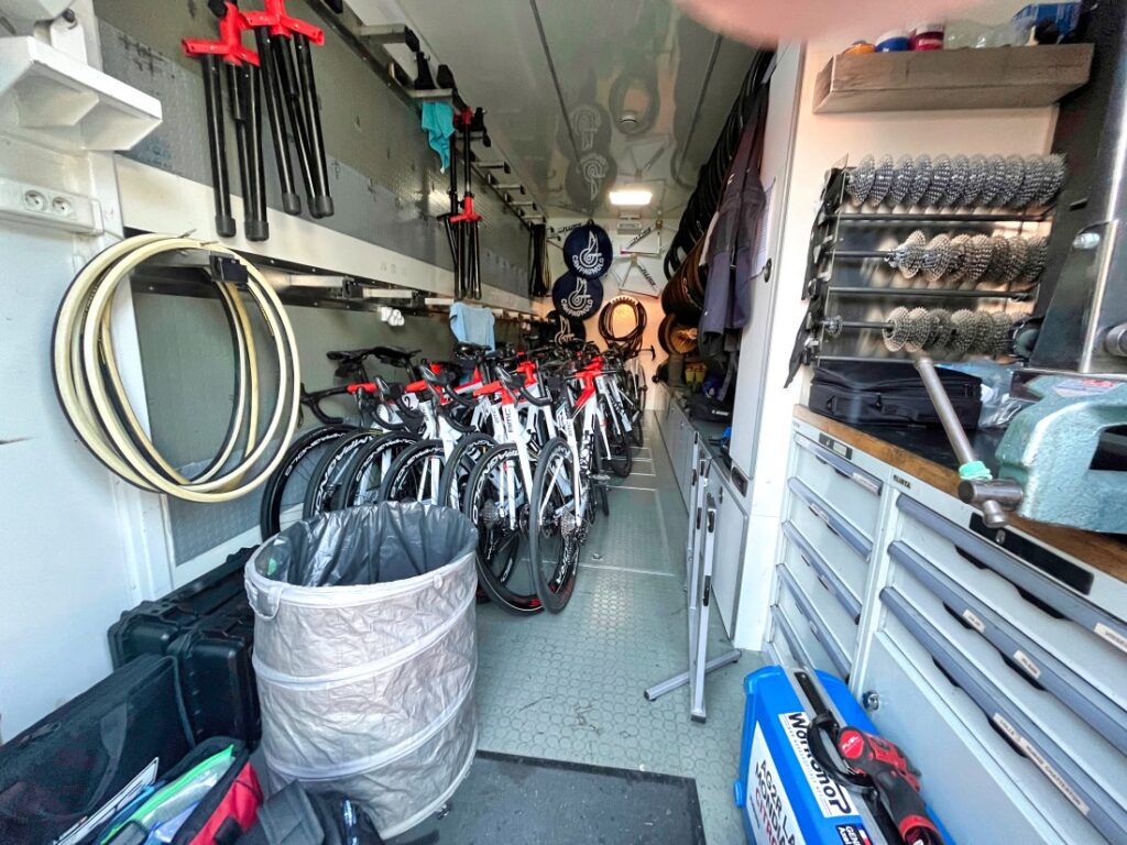 camion officina ag2r citroen