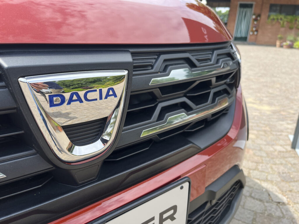dacia jogger calandra