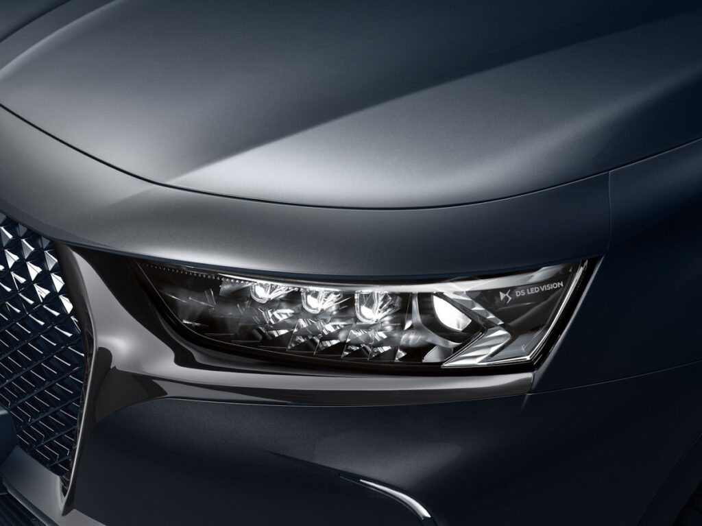 ds 7 crossback ligne noir
