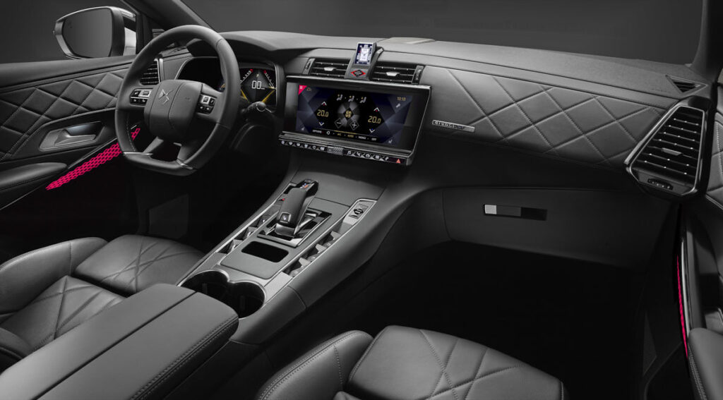 ds 7 crossback ligne noir plancia