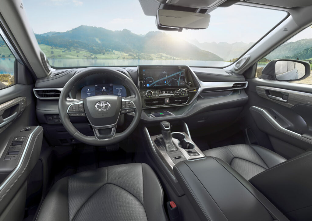 toyota highlander cockpit