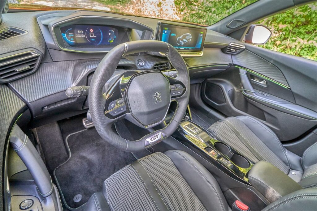peugeot e-2008 plancia