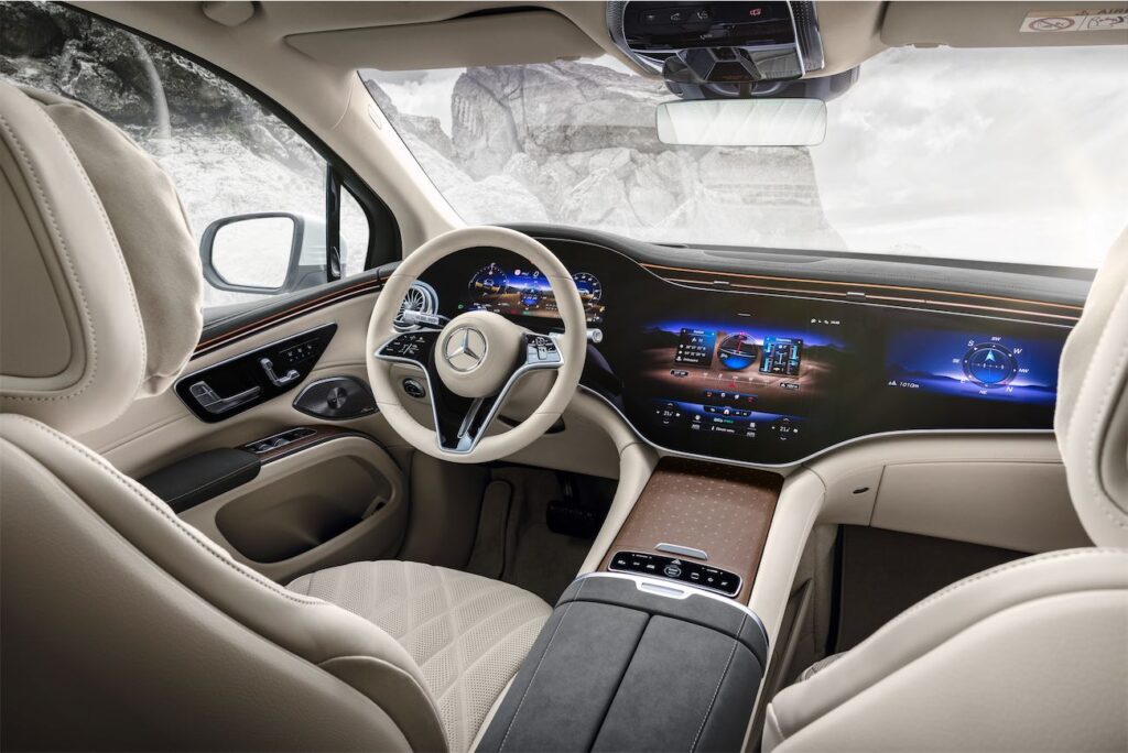 mercedes benz eq suv cockpit