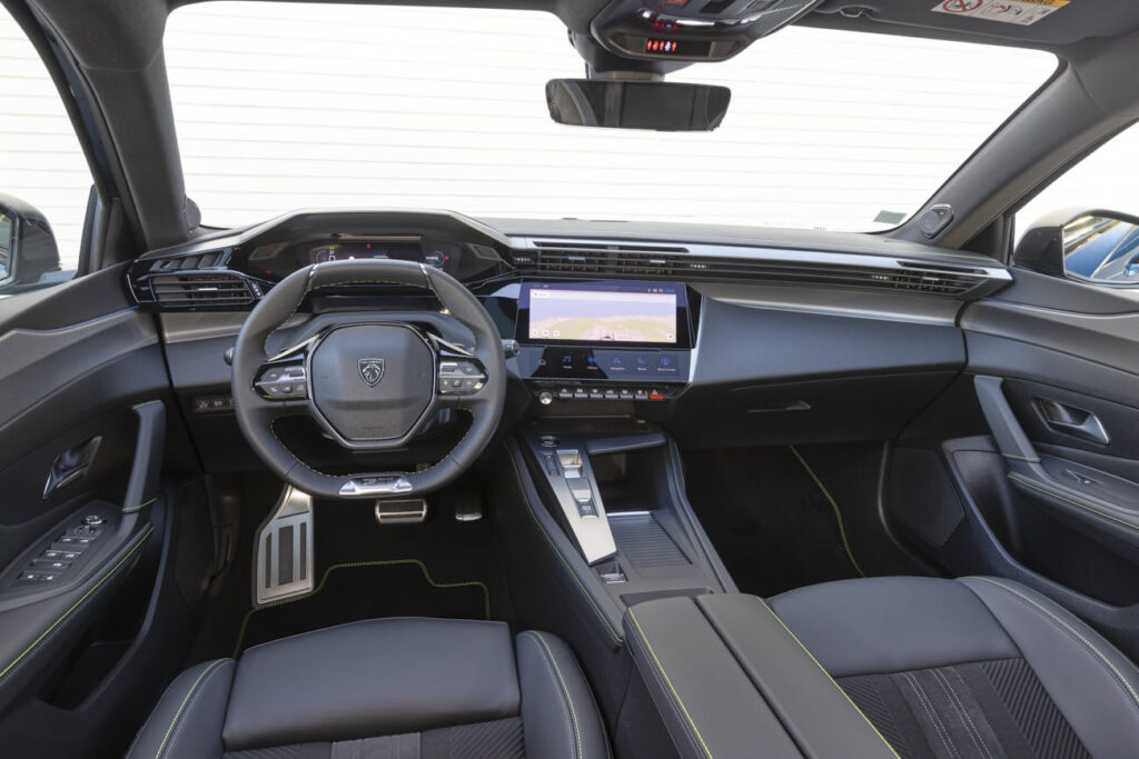 peugeot 408 abitacolo