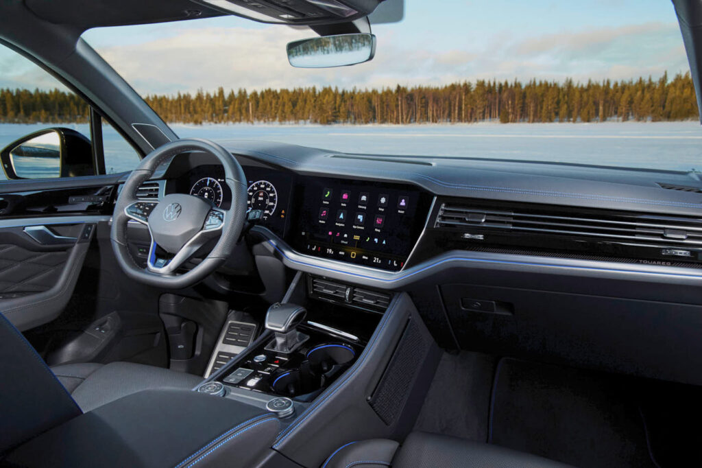 volkswagen touareg cockpit
