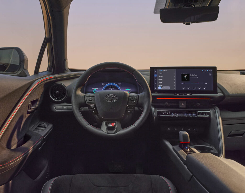 nuovo toyota c-hr cockpit