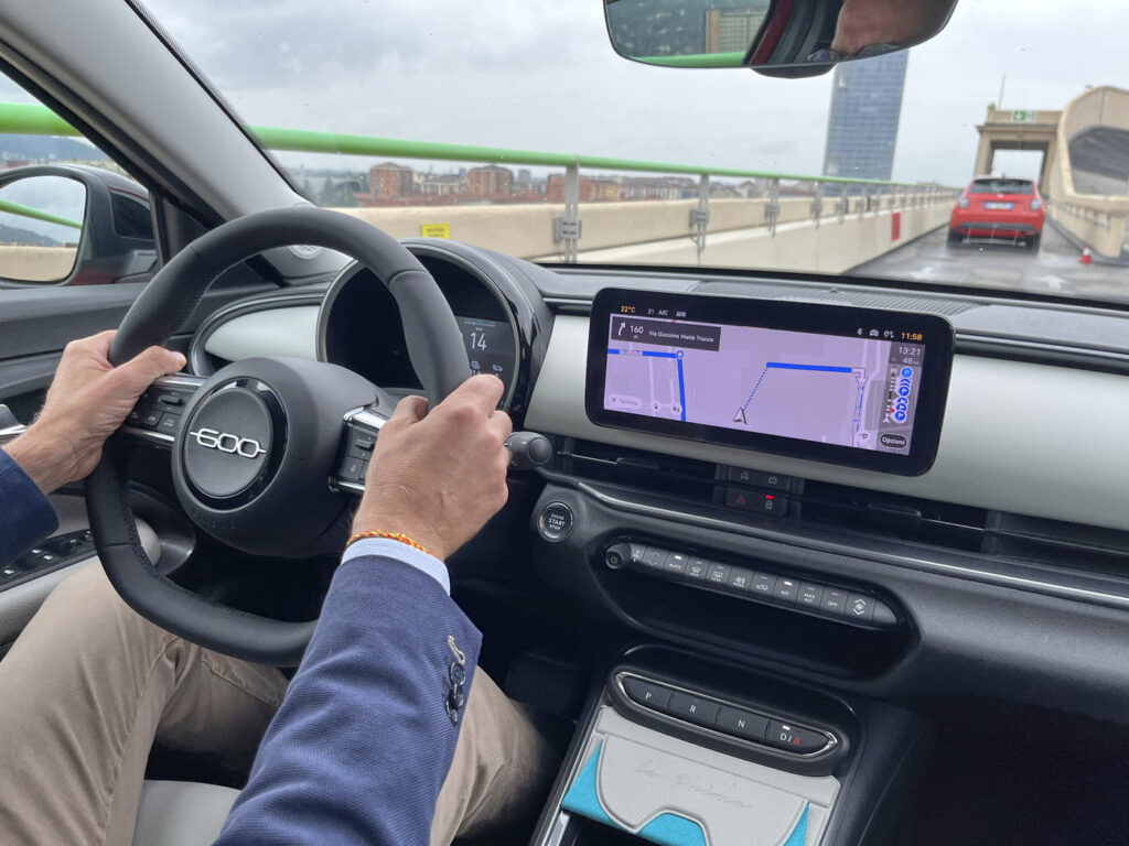 fiat 600 e elettrica cockpit