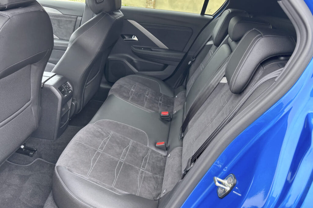 opel astra electric back seats