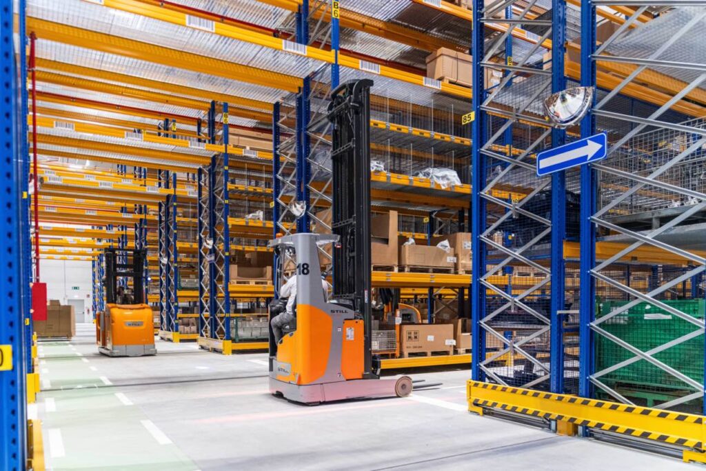 centro distribuzione renault castel san giovanni