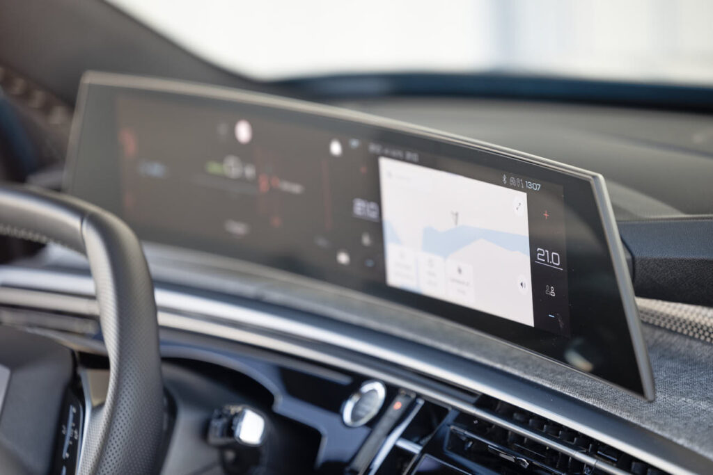 peugeot e-3008 cockpit
