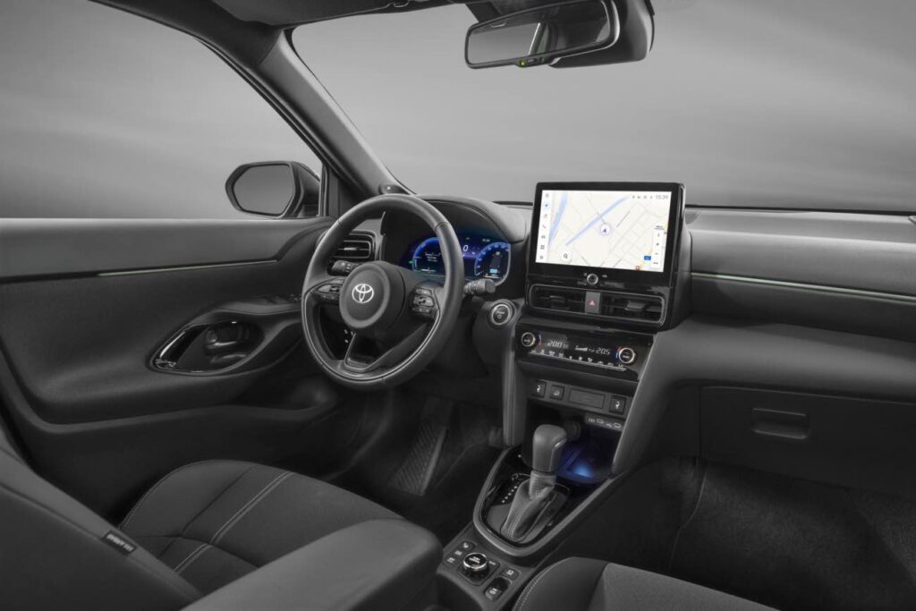 toyota yaris cross cockpit