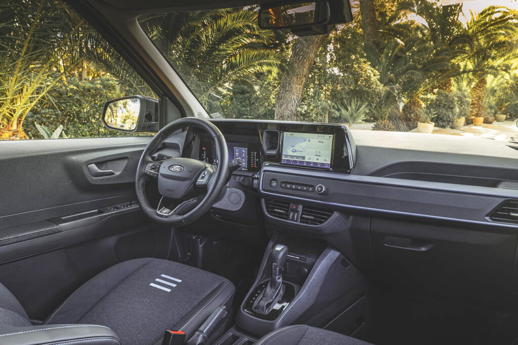ford tourneo courier cockpit