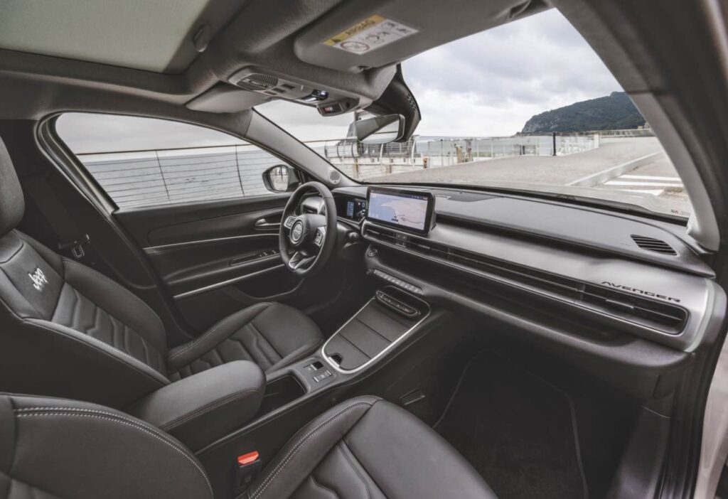 jeep avenger cockpit