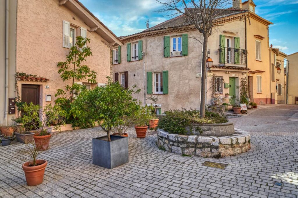 mougins