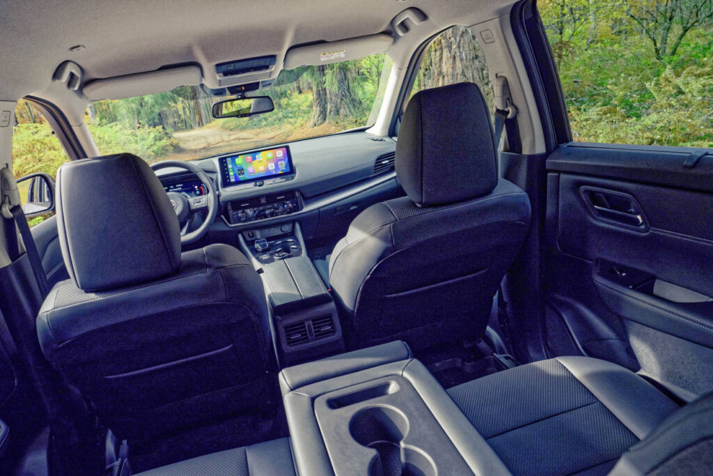 Nissan X-Trail N-Trek cockpit
