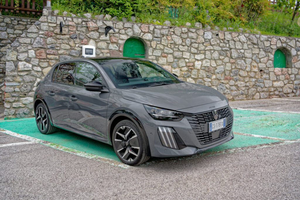 peugeot e-208