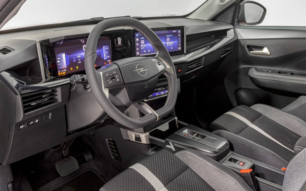 opel frontera cockpit